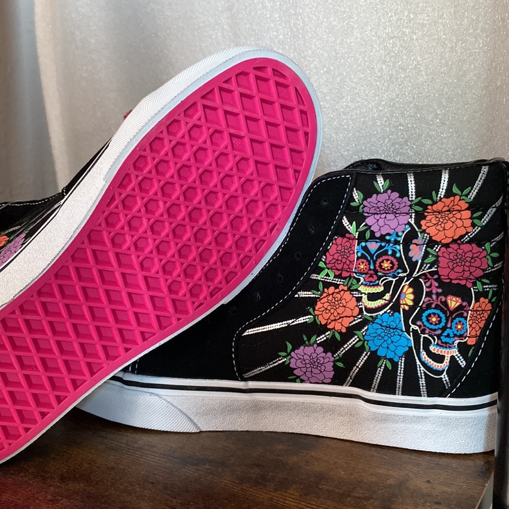 VANS Day Of The Dead Skull Women’s size 7